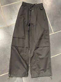 By Lund Cargo Buks Black 